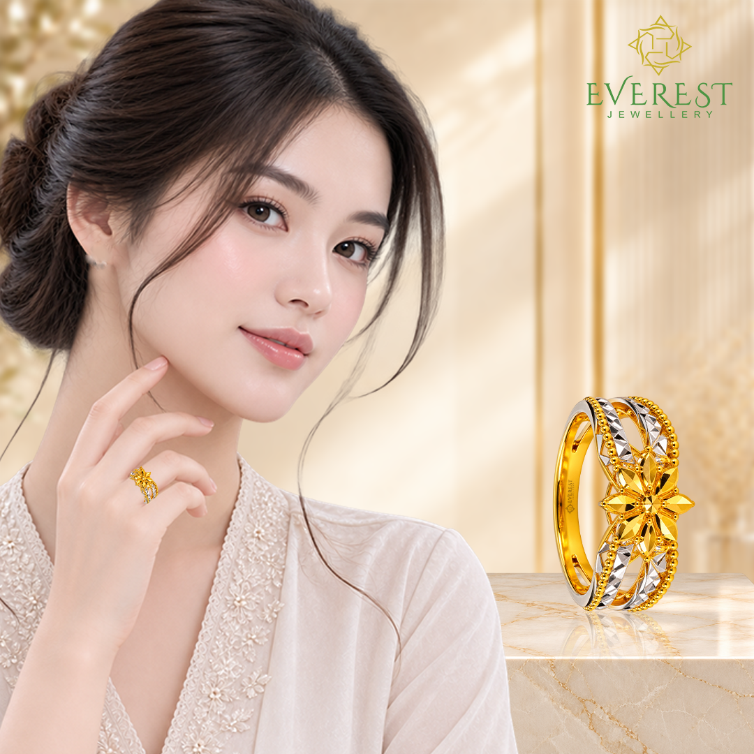 916 Yellow Gold 2C Starbust Floral Ring