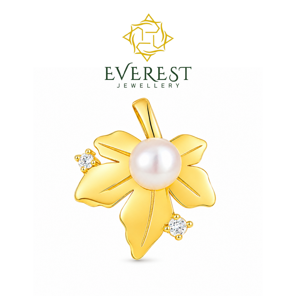 The Mistletoe Kiss: A Pendant of Love and Elegance