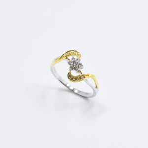 Center Flower Diamond Ring