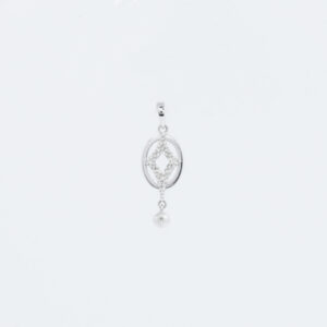 Blinking Oval Diamond Pendant